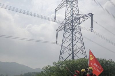 特級保電 紅巖共產(chǎn)黨員服務(wù)隊在行動