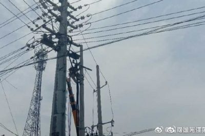 沛縣供電公司對變地排電纜爆破進行緊張搶修