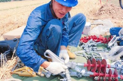 安北供電所為保障迎風(fēng)度夏期間線(xiàn)路正常運(yùn)行