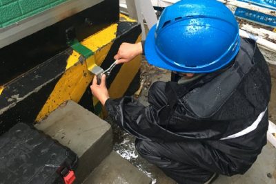 制作箱變接地線，保障設(shè)備增容及時(shí)送電
