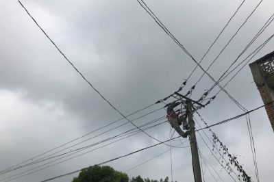 江夏區(qū)供電公司野外作業(yè)設(shè)備運維，迎峰度夏