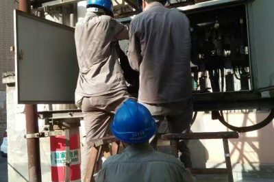 竹山縣供電公司對(duì)低壓配電柜、開關(guān)、漏電保護(hù)器和客戶側(cè)用電設(shè)備消除缺陷