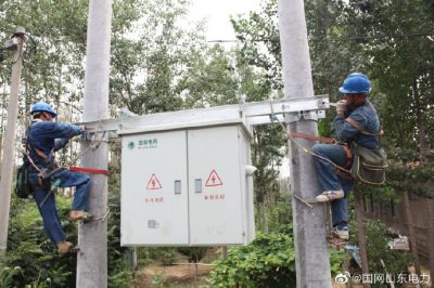 增容新裝200千伏安變壓器1臺(tái)、新立電桿5基、架設(shè)絕緣導(dǎo)線400余米