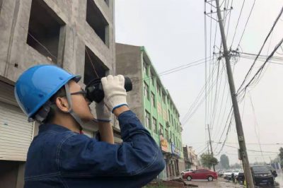 開展雨后設(shè)備巡視，為迎峰度夏期間安全供電消除隱患