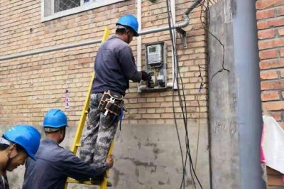 保定市徐水區(qū)供電公司改造低壓出線，提高供電可靠率