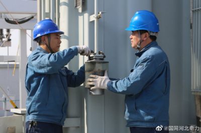 海興縣供電公司對變電站站內(nèi)設(shè)備進(jìn)行巡視，及時(shí)消除安全隱患