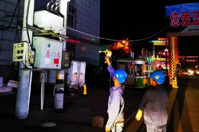 內丘縣供電公司對轄區(qū)內配電變壓器、高低壓線路進行紅外測溫