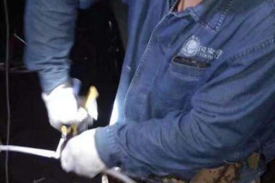 西安供電公司增援搶修因過負(fù)荷桿上出線燒斷，及時(shí)恢復(fù)供電