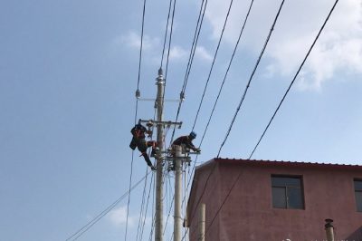 天津薊州供電公司：工作人員不畏酷暑，只為給您一個(gè)涼爽的夏天！給師傅們點(diǎn)贊！
