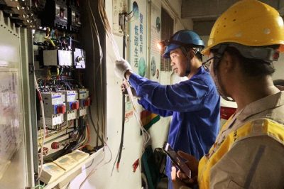 電動(dòng)汽車智能充電樁進(jìn)駐政府車庫