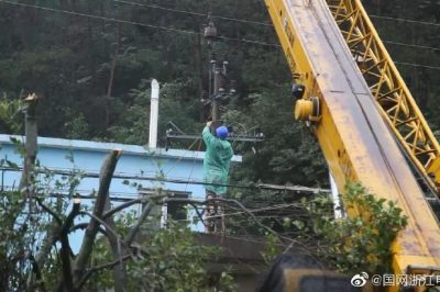 防汛應(yīng)急小分隊對10千伏及以上線路進(jìn)行全面防汛特巡