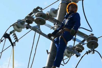 高溫天用電  請您多一些理解  電網工人真的在拼命