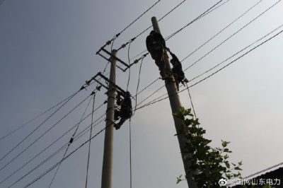 將100千伏安變壓器更換為200千伏安變壓器，提高供電可靠性