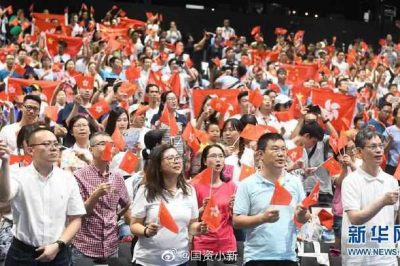 “香港，拉緊我的手！”
