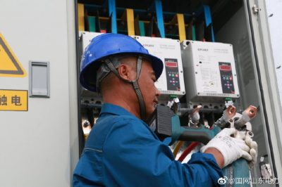 高密供電公司在濰坊高密市井構鎮(zhèn)前泊子村進行增容改造施工
