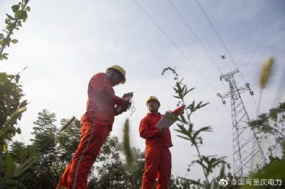 重慶璧山供電公司:紅巖服務(wù)隊節(jié)前開展無人機(jī)巡線