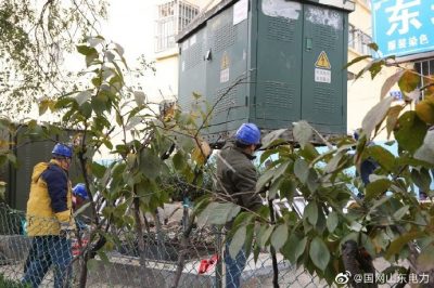 諸城市供電公司更換10千伏紡織線老舊環(huán)網柜