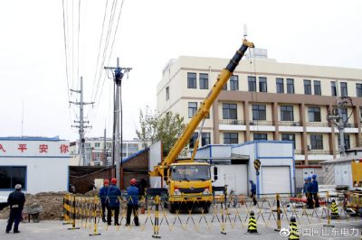 陵城區(qū)供電公司對(duì)35千伏楊南線進(jìn)行線路改造