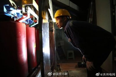 銅仁供電局緊急更換損壞變壓器，1小時內成功搶通了兩位老人的“生命通道”