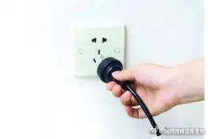 拔插座用左手還是右手？有區(qū)別嗎？