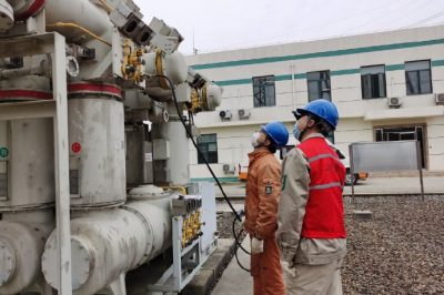 壓力值偏低的組合電器氣室進(jìn)行補氣工作