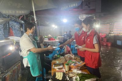 “電小二”進(jìn)夜市，讓地?cái)偭疗饋? title=