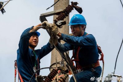 更換老舊電桿、柱上開關(guān)、配變刀閘熔斷器