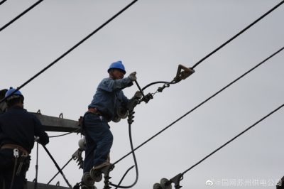 10千伏遷改線(xiàn)路 讓路新小區(qū)建設(shè)
