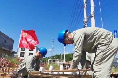 對洪港鎮(zhèn)燕廈鄉(xiāng)湖山村進(jìn)行立桿、放線工作