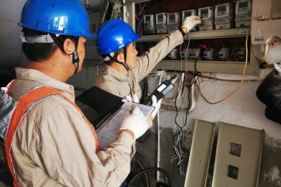 為居民電量突增用戶(hù)開(kāi)展電表校驗(yàn)
