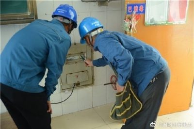開學在即對學校重點檢查變壓器、配電室、插座等是否存在故障