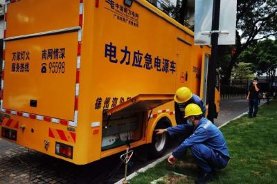 現(xiàn)場(chǎng)檢查供電設(shè)備，為供電電源接入應(yīng)急發(fā)電車(chē)