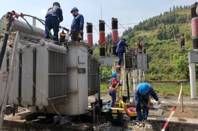 暴雨致部分電網(wǎng)線路和設備停運爭分奪秒組織搶修
