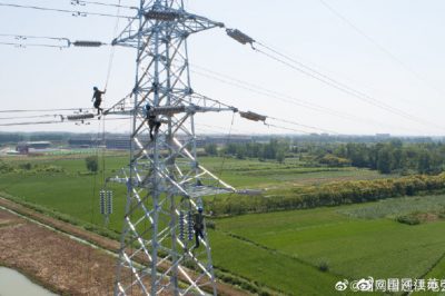架設110千伏薔薇變電站輸電線路