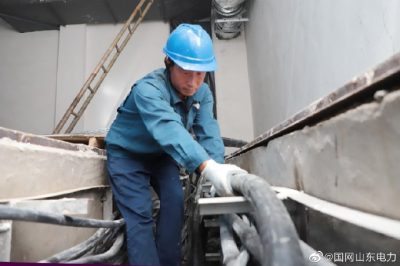 鋪設(shè)高壓電纜2300米，低壓電纜1100米