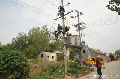 對(duì)10千伏和供5程臺(tái)線開展集中檢修，更換斷路器，安裝配變安裝