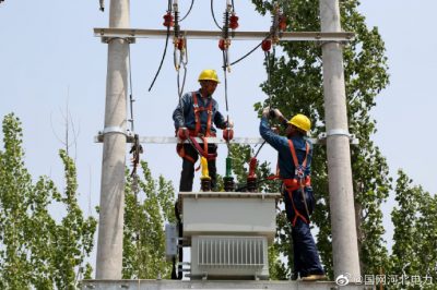 對(duì)轄區(qū)10千伏線路、配電臺(tái)區(qū)設(shè)備進(jìn)行巡視消缺