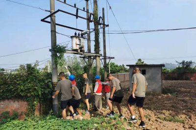 為部隊內(nèi)部修剪高、低壓線路下的樹障