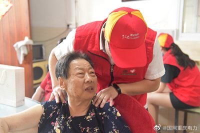 “紅馬甲”走進(jìn)敬老院，傾聽(tīng)老人心聲
