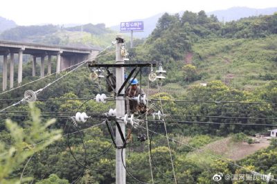 國網(wǎng)重慶綦南供電公司優(yōu)化配電網(wǎng)，助力小康路