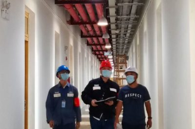 對廣東華商學(xué)院檢查用電設(shè)施線路，消除用電隱患