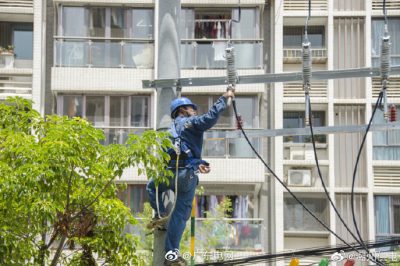 全面整改殘舊老化低壓線路17.59公里，增加用電容量5150千伏安