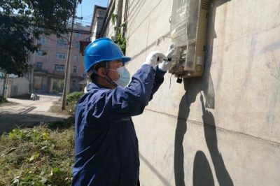 對(duì)轄區(qū)內(nèi)低壓用戶，開展安全隱患排查工作