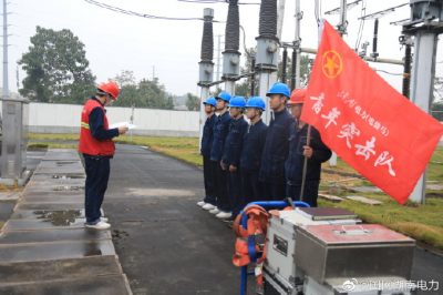 在220千伏豹南山全站改造現(xiàn)場(chǎng)全面學(xué)習(xí)檢修流程，熟悉設(shè)備情況