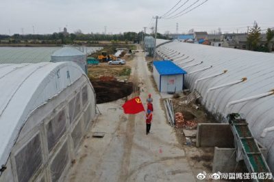 檢查養(yǎng)雞場用電設備，全力做好養(yǎng)殖基地跟蹤服務工作