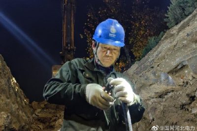 搶修受損電纜，及時恢復(fù)供電