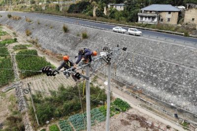 對巖泉街道薄岸村的高壓線路、設(shè)備進(jìn)行缺陷查找