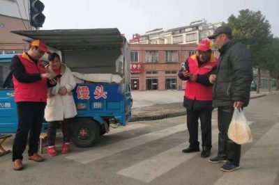 深入到街道各攤點(diǎn)、超市等處指導(dǎo)客戶登錄“網(wǎng)上國(guó)網(wǎng)”交納電費(fèi)