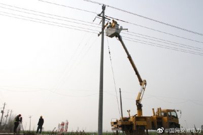 35千伏龍王廟變10千伏蘆西112線路，帶電安裝跌落式熔斷器