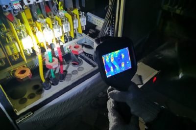 電力設(shè)備巡視測(cè)溫 節(jié)日守護(hù)萬(wàn)家燈火